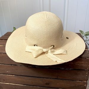 New!  Beautiful Summer Sun Hat with Ribbon Bow